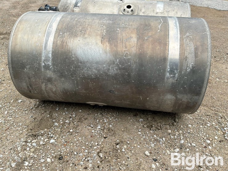 truck-tractor-fuel-tanks-image-19