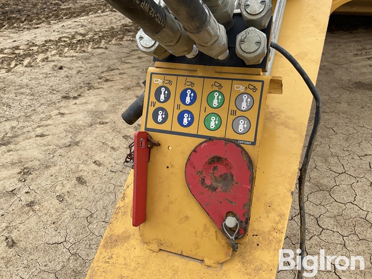 2020-deere-2412e-image-10