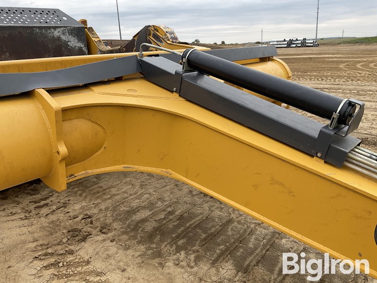 2020-deere-2412e-image-16