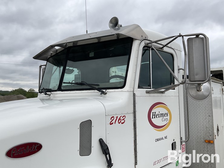 2001-peterbilt-330-image-9