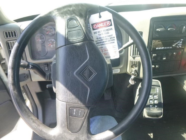 2009-international-durastar-4400-image-9