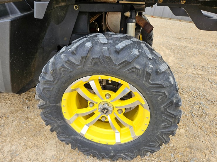 john-deere-gator-image-13