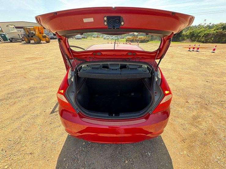 2017-hyundai-accent-4-door-hatchback-(116,839-miles)-image-17