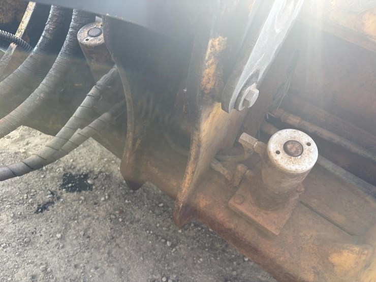 2005-deere-624j-image-13