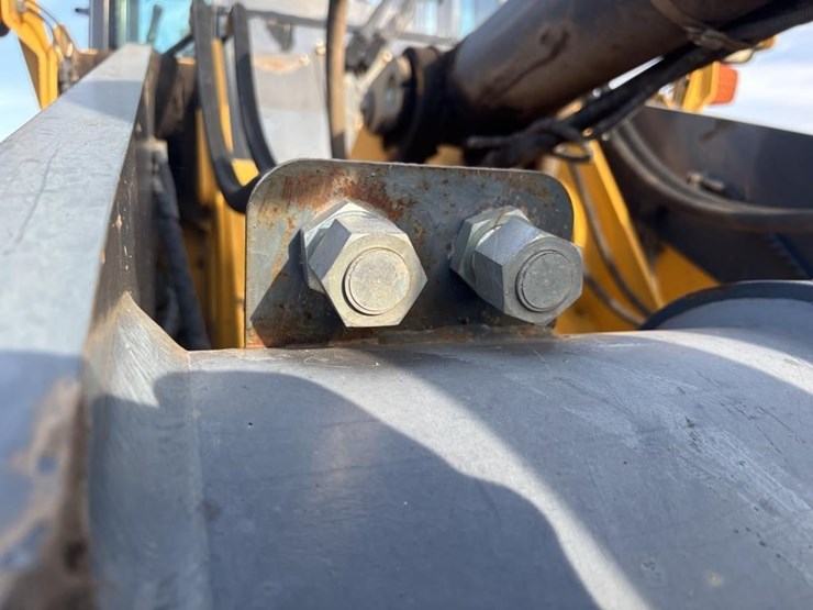 2005-deere-624j-image-15