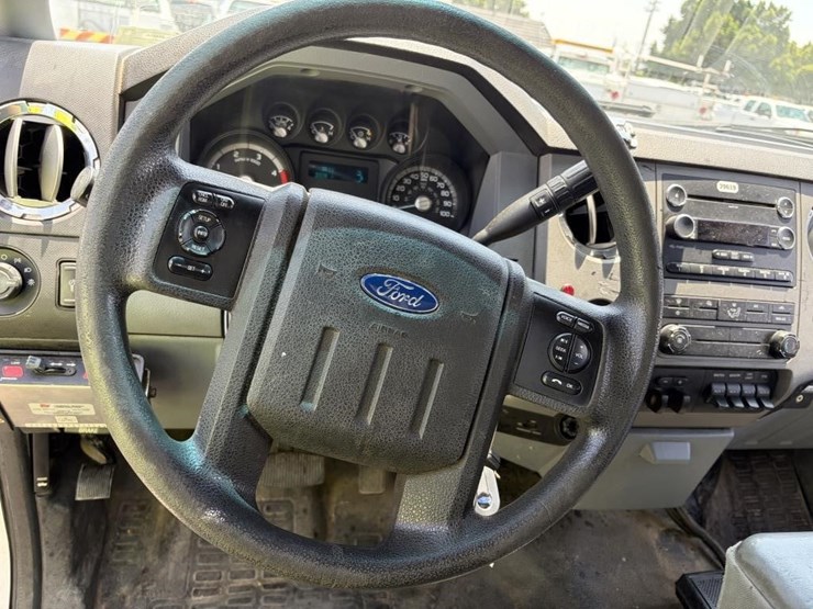 2012-ford-f550-image-23