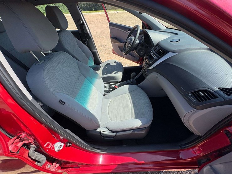 2017-hyundai-accent-4-door-hatchback-(116,839-miles)-image-22