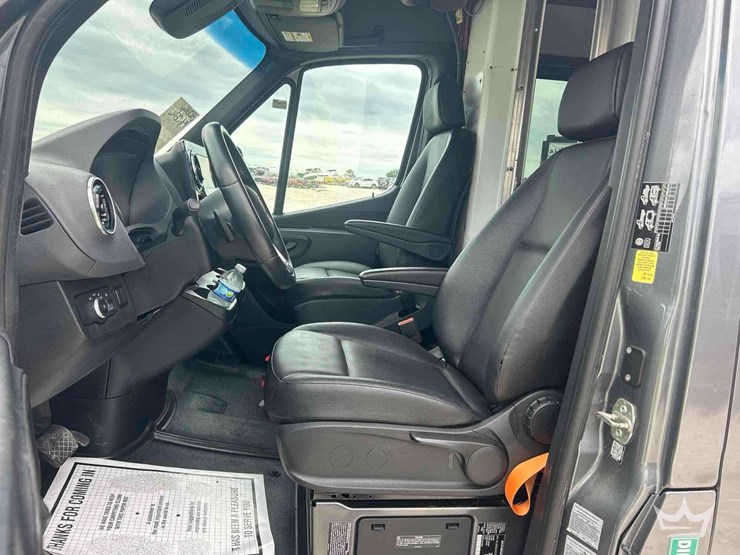 2021-mercedes-benz-sprinter-4500-image-13