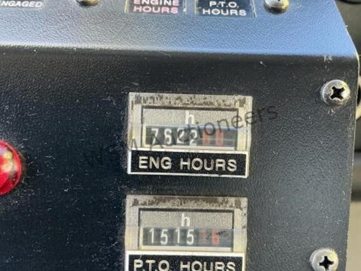2012-freightliner-m2-106-image-34