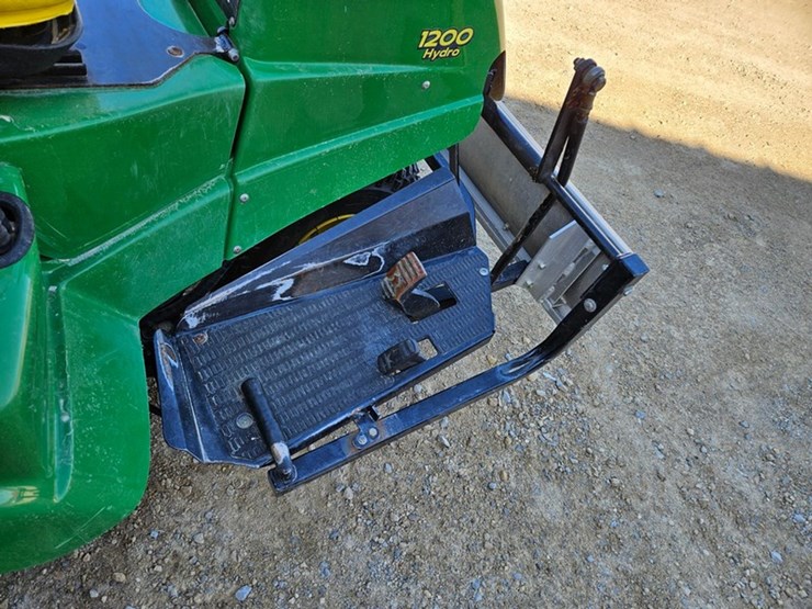 2011-john-deere-1200-image-17