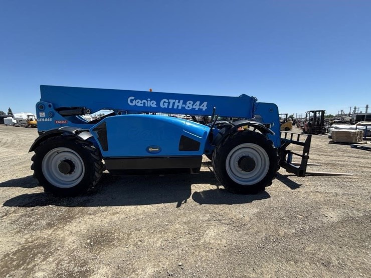 2019-genie-gth844-image-7