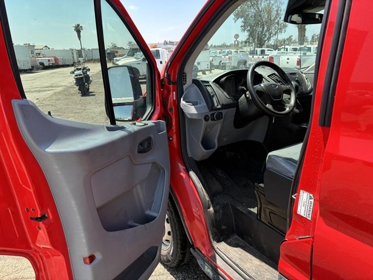 2017-ford-transit-image-11