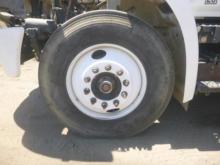 2013-hino-268-image-32