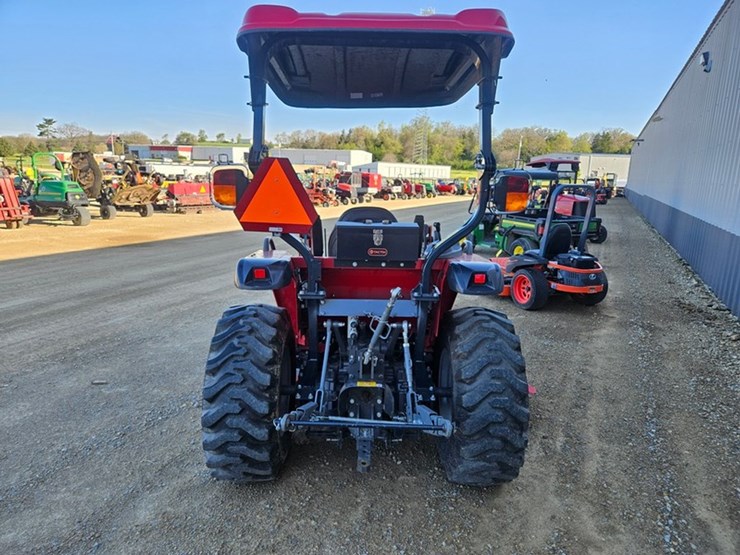 massey-ferguson-1735m-image-4