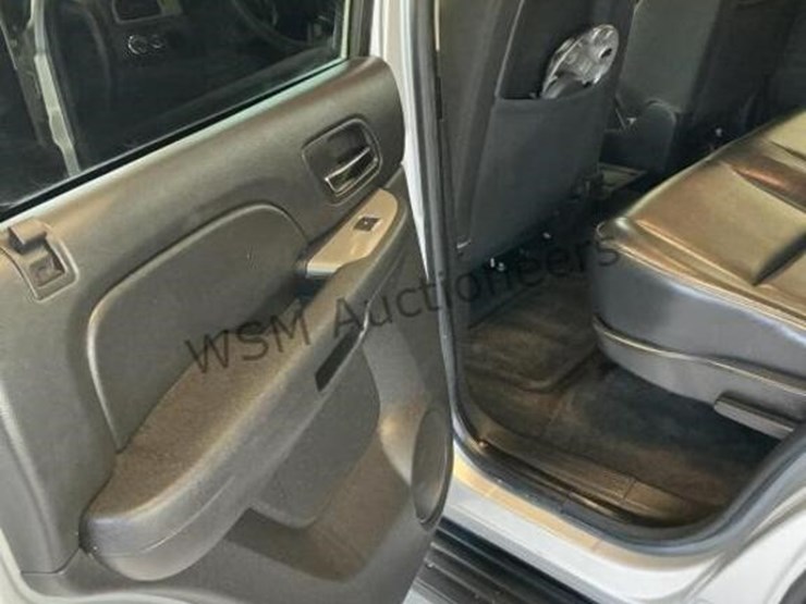 2014-chevrolet-tahoe-image-25
