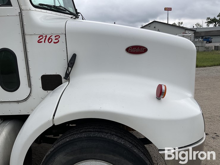 2001-peterbilt-330-image-16