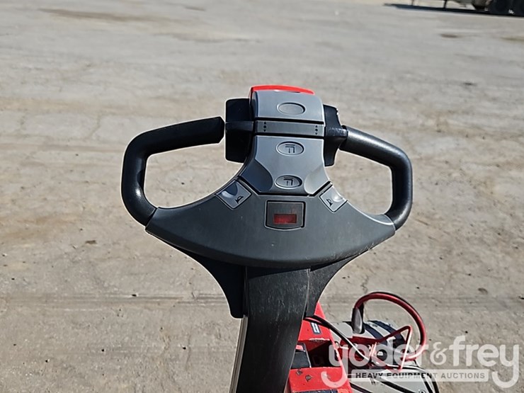 2014-raymond-102tf45l-image-10