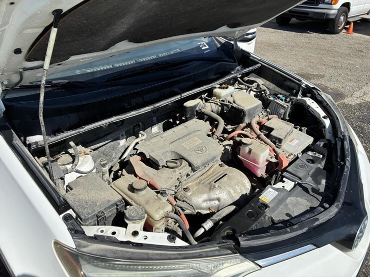 2016-toyota-rav4-image-8