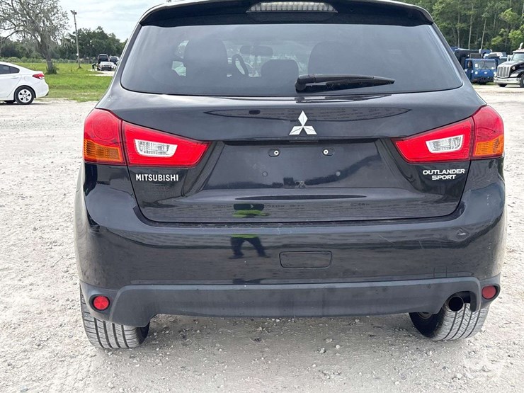 2015-mitsubishi-outlander-image-19