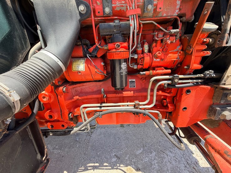 2000-new-holland-ts100-image-36