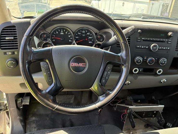 2012-gmc-2500hd-image-13