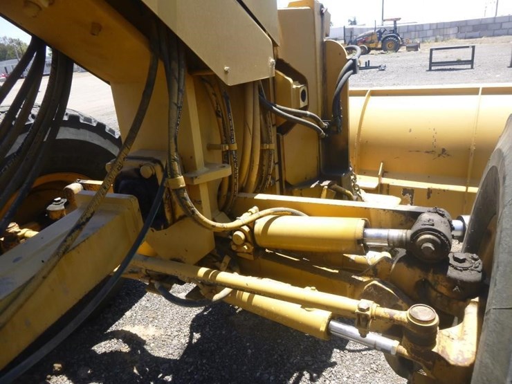 caterpillar-143h-image-36