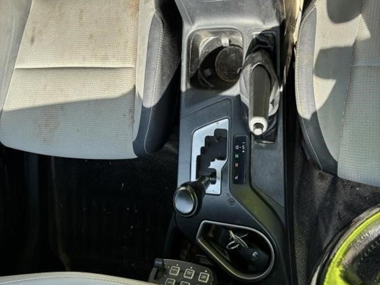 2016-toyota-rav4-image-19