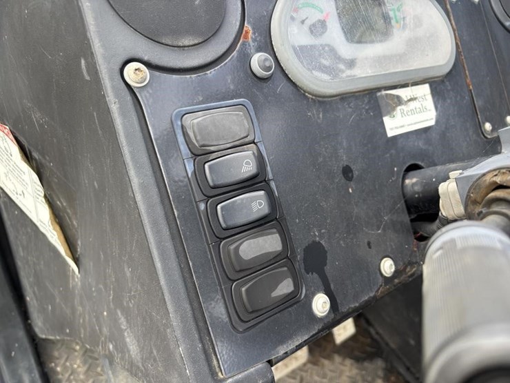 2019-genie-gth844-image-27