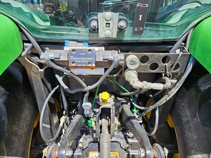 john-deere-3520-image-19