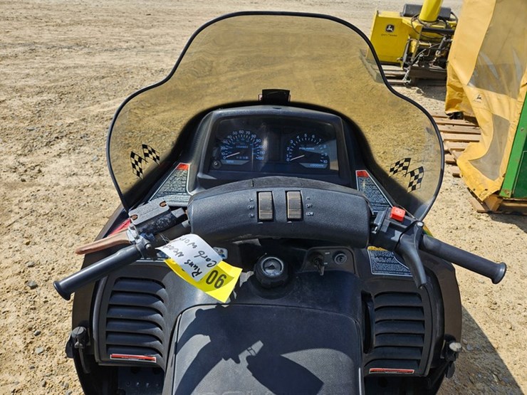 #5106-•-polaris-600-xcr`-snow-mobile-image-15