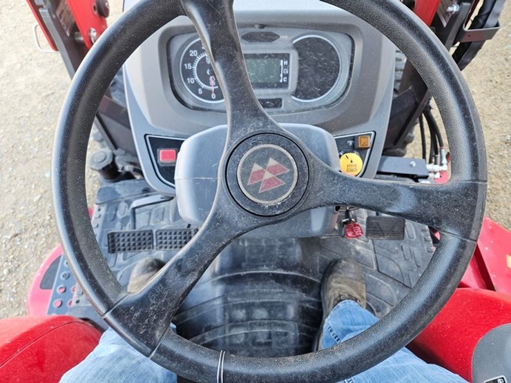 massey-ferguson-1735m-image-36