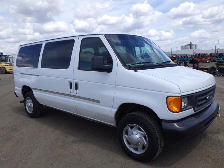 2007-ford-econoline-350-image-2
