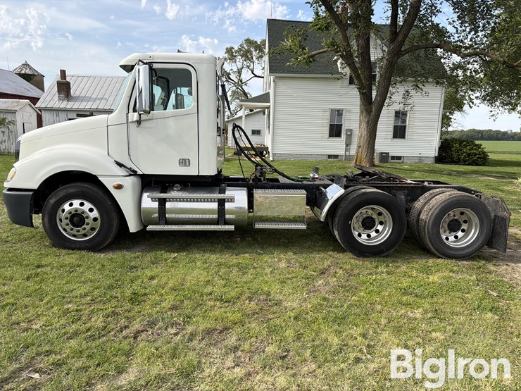 2007-freightliner-columbia-120-t/a-day-cab-truck-tractor-image-8