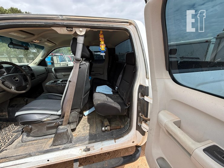 2011-chevrolet-2500hd-image-7