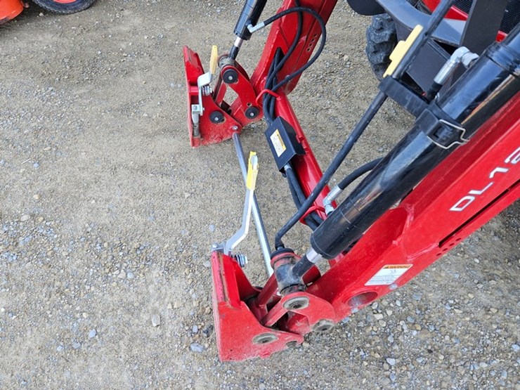 massey-ferguson-1735m-image-10
