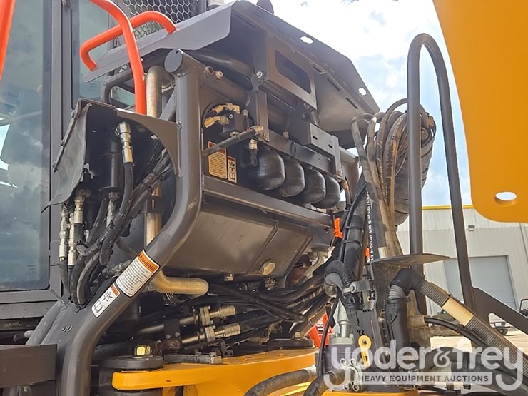 2022-volvo-a25g-image-17