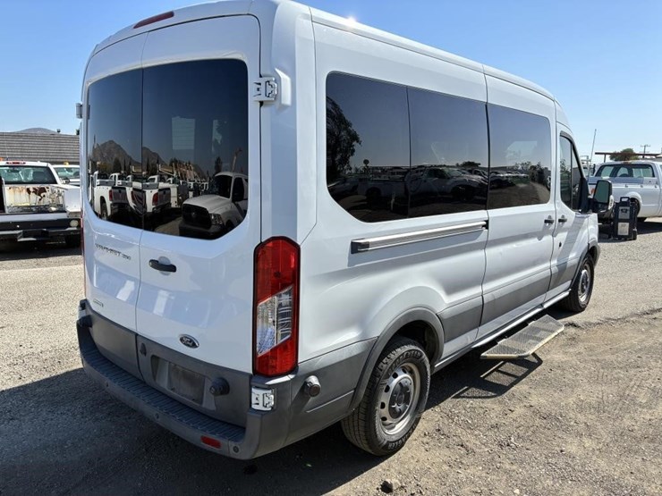 2017-ford-transit-image-3