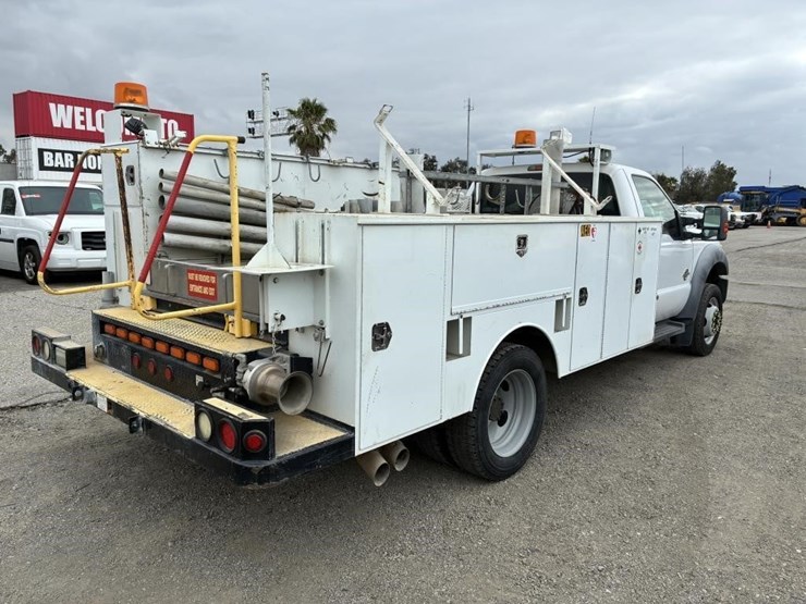 2011-ford-f550-image-3