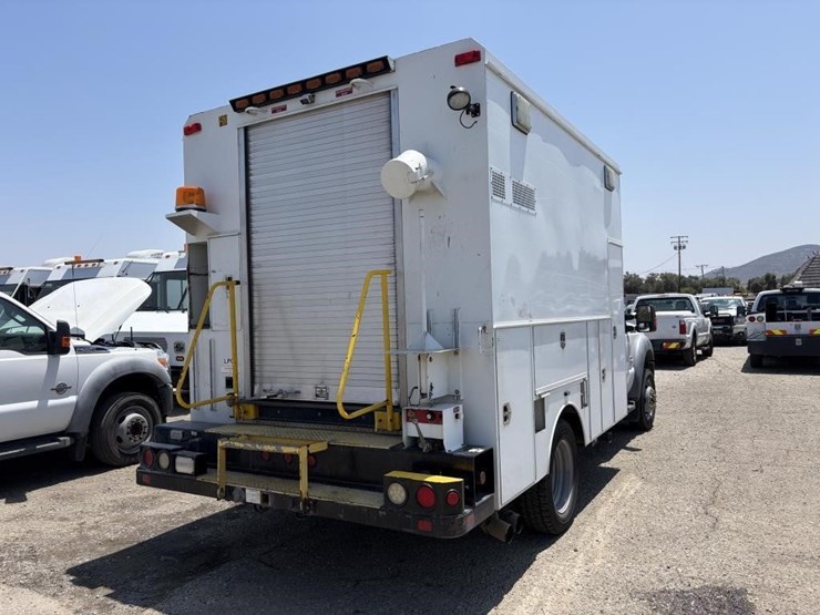 2012-ford-f550-image-3
