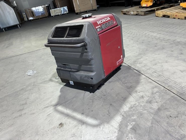 honda-eu3000is-image-2