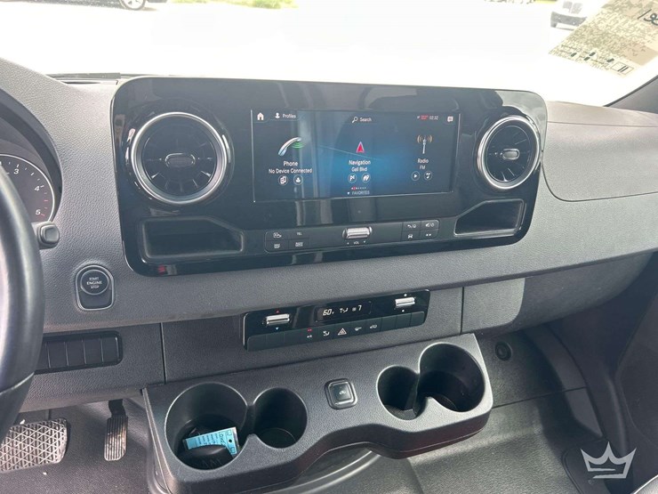 2021-mercedes-benz-sprinter-4500-image-22