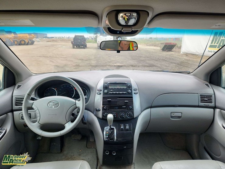 2007-toyota-sienna-le-image-20