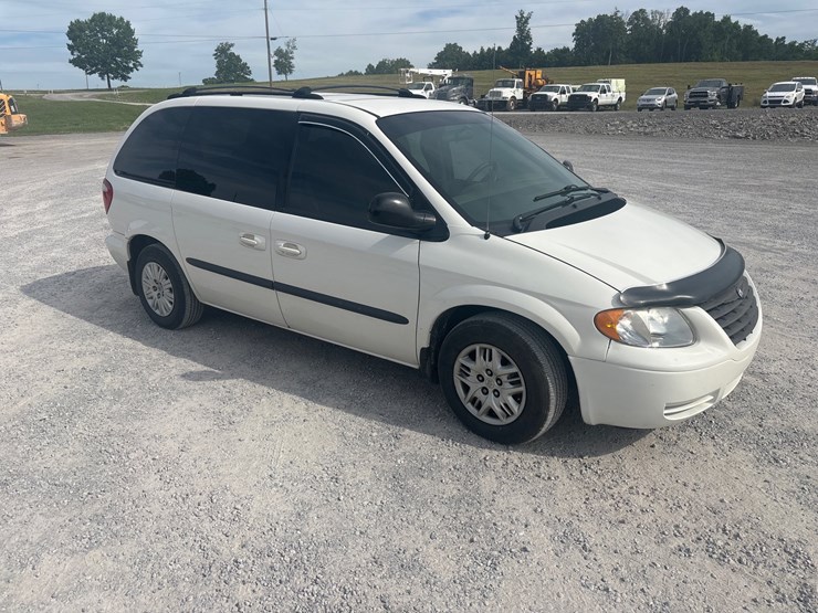 2003-dodge-caravan-image-2