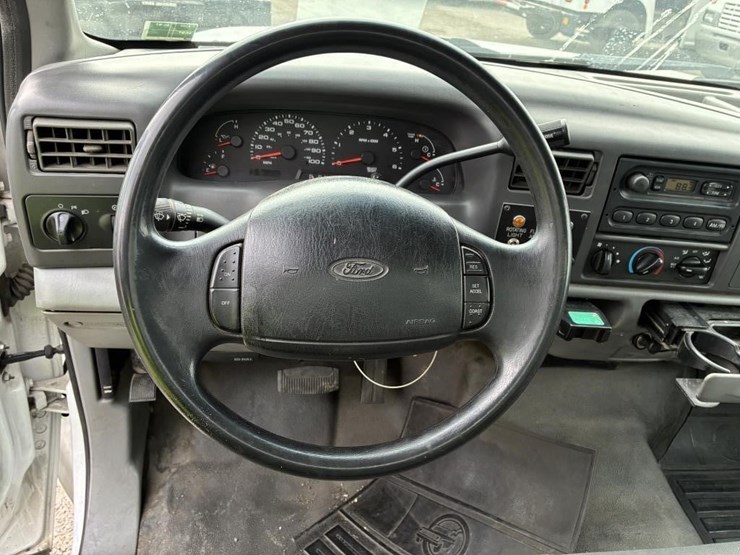 2002-ford-f350-xlt-image-18