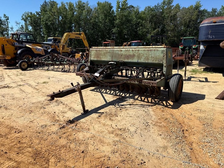 john-deere-8-image-2