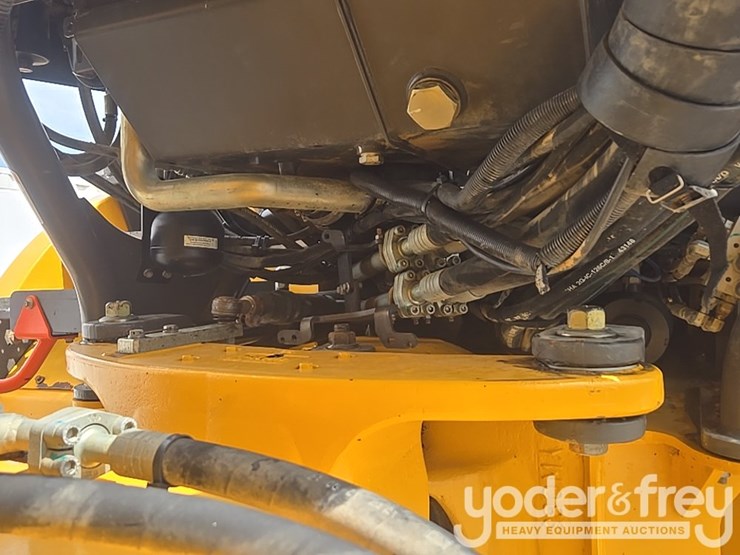 2022-volvo-a25g-image-23