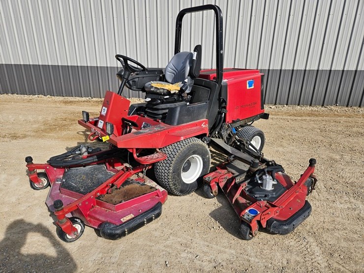 #5037-•-toro-ground-master-4000d-4x4-wide-area-mower-image-1