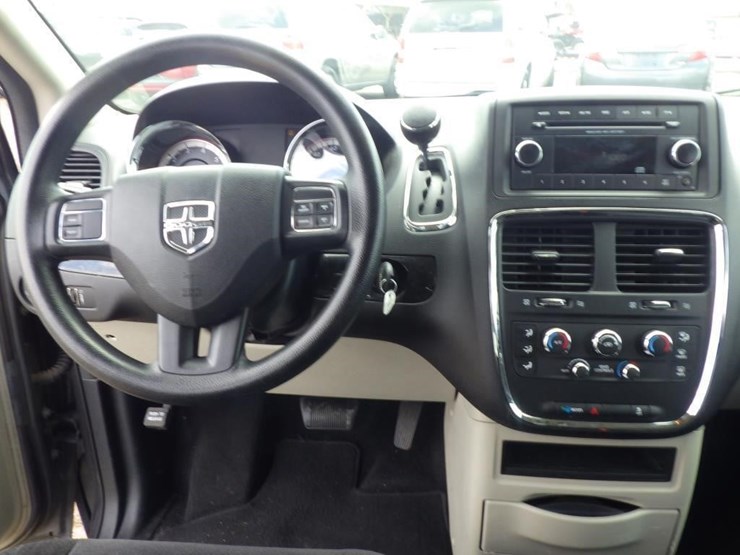 2015-dodge-grand-caravan-image-9