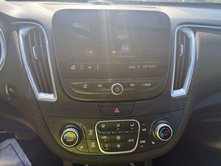 2019-chevrolet-malibu-4-door-sedan-(140,696-miles)-image-11