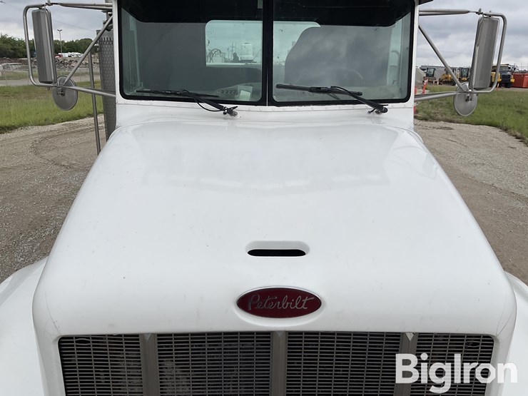 2001-peterbilt-330-image-14